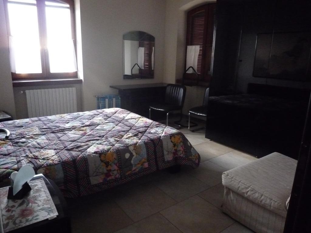 Apartamento La Vigna Del Parroco Verduno Habitación foto
